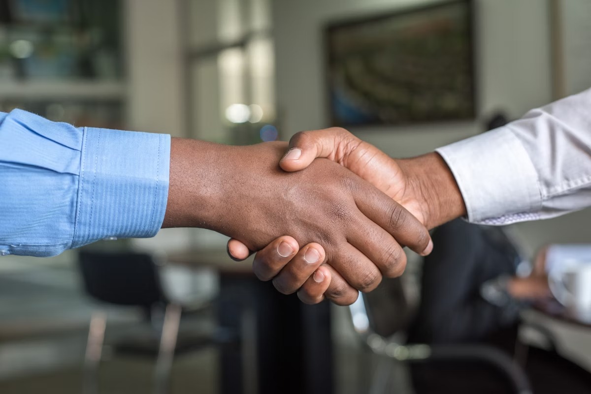 The 2025 Guide to 10 Remote Jobs That Pay $50+ Per Hour Without Experience