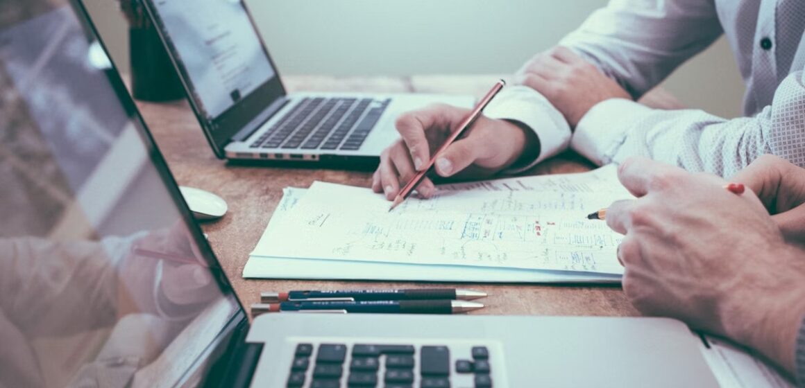 Seven Side Jobs That Will Earn $5,000 Per Month in 2025 (No Prior Experience Required)